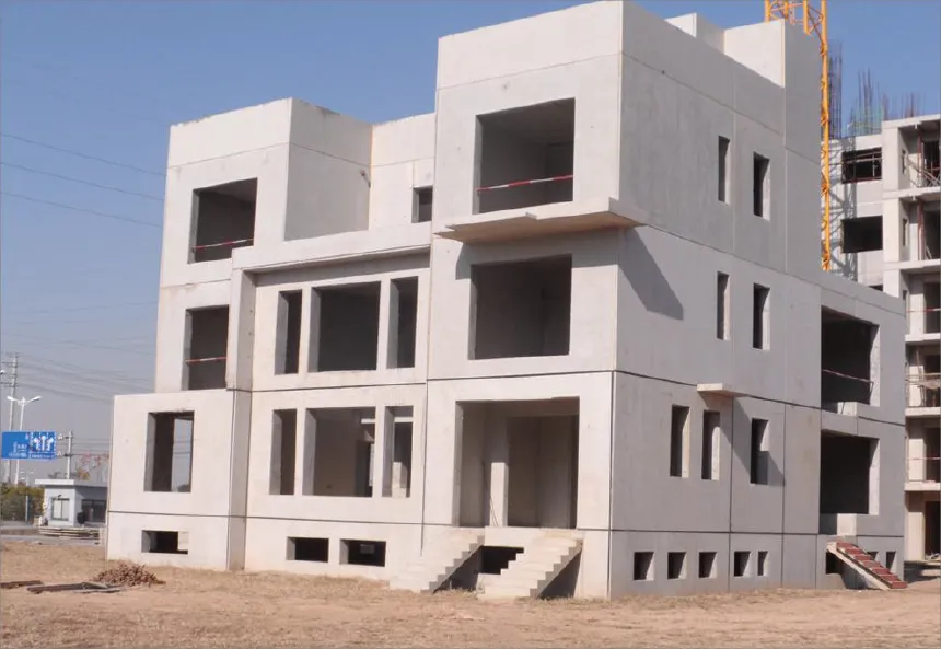 GOGER villa under construction — monolithic system