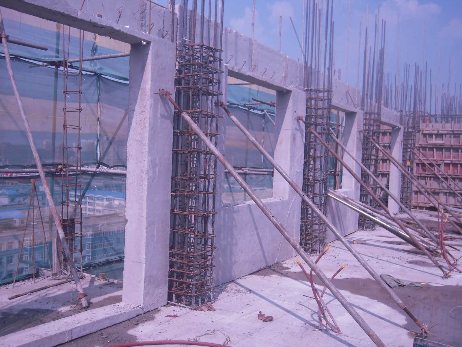 GOGER wall panel installation on high-rise building